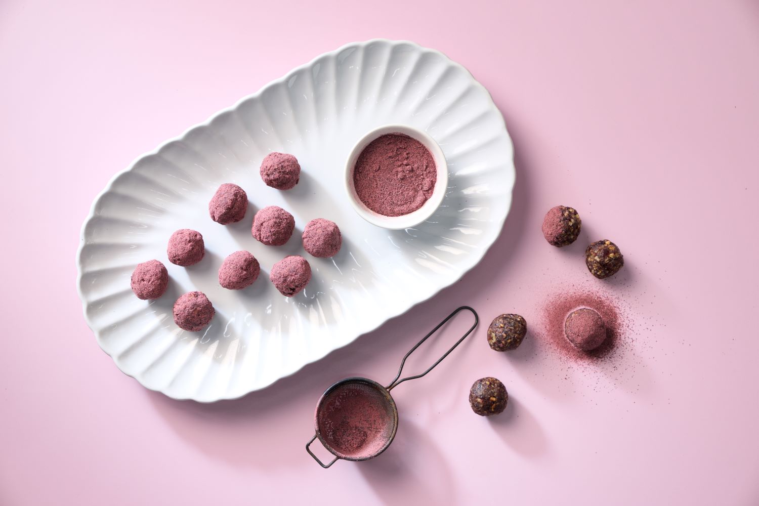 Berry bliss balls