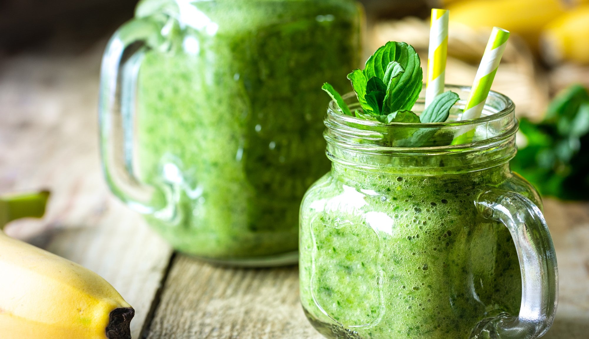 Green almond smoothie